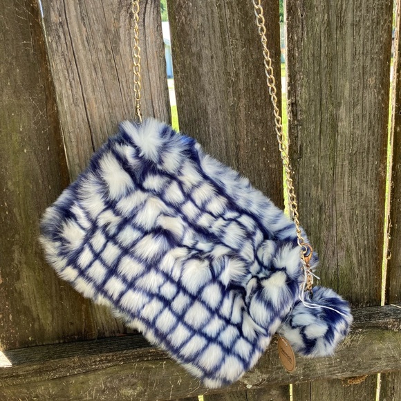 Handbags - Blue and White Faux Fur Crossbody Bag with Gold Chain